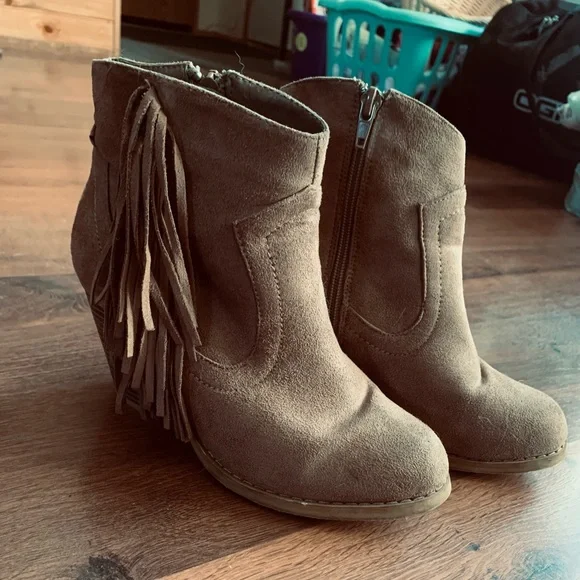 Fringe Booties - Picture 2 of 8